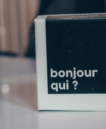 bonjour qui